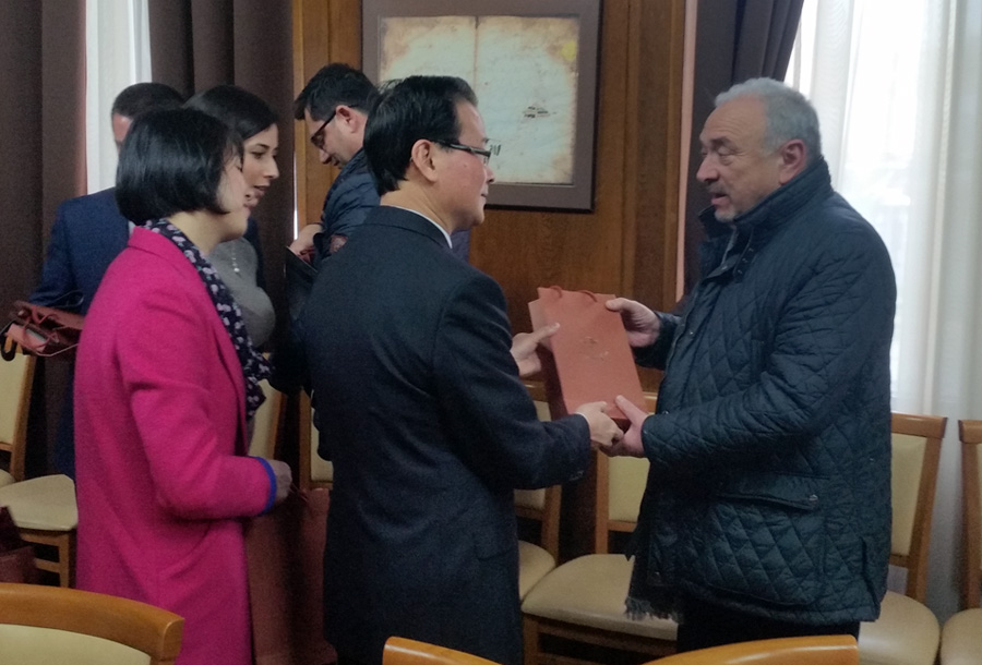 Споразумение за сътрудничество и обмен между Бургас и китайския град Шаосин