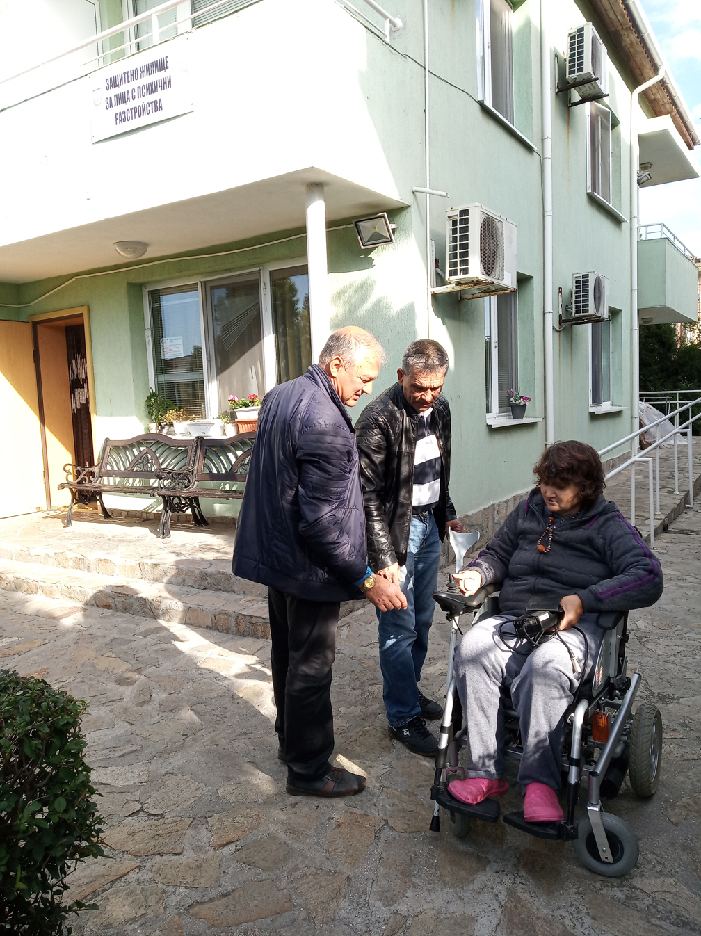 Свободна зона Бургас дари акумулаторна количка на защитено жилище